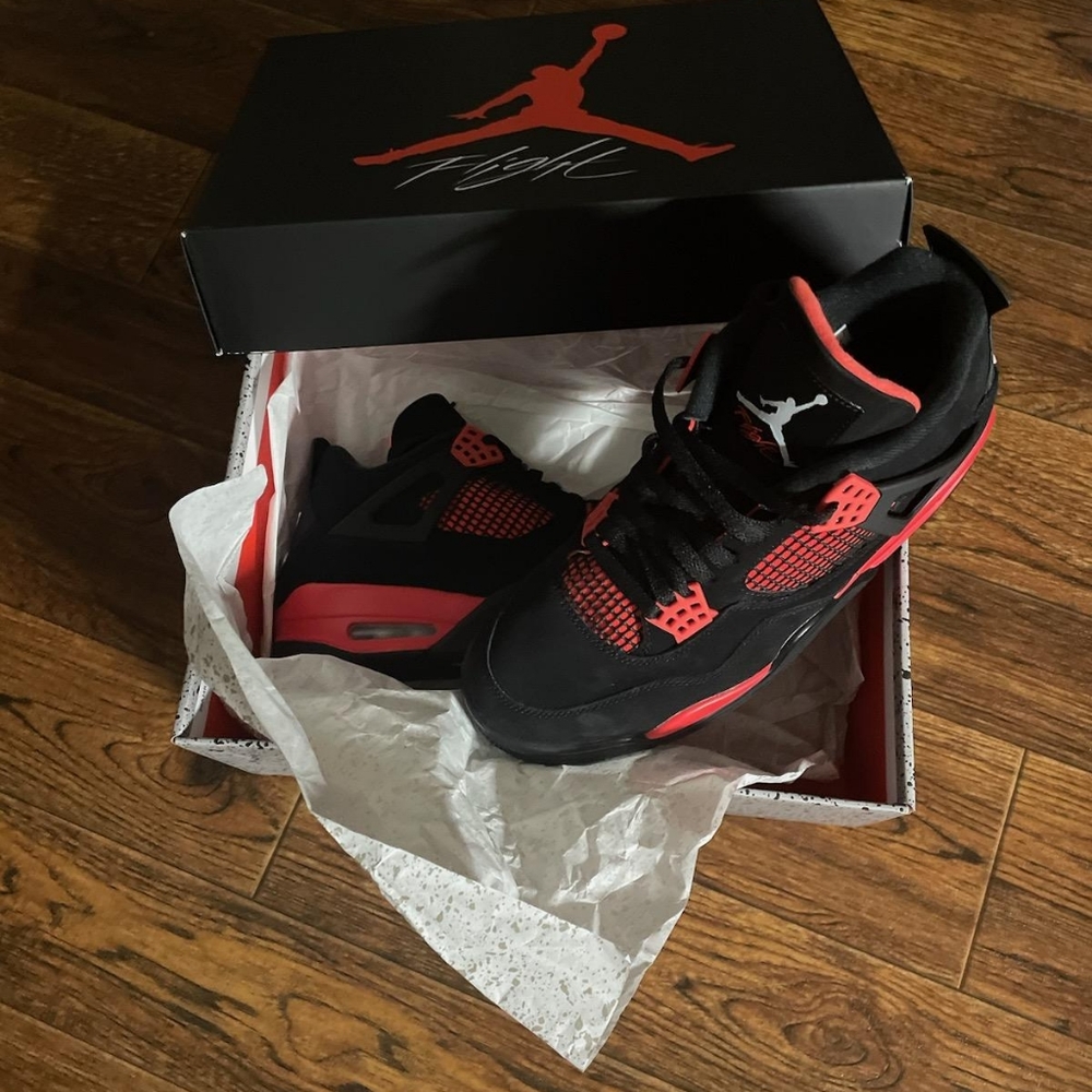 Jordan 4s size 10 in mens